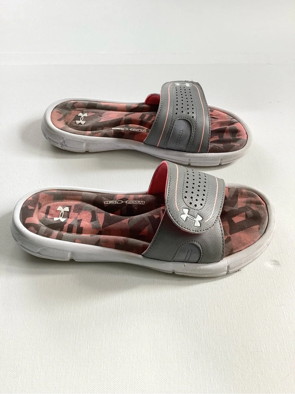 Under Armour sporty slide